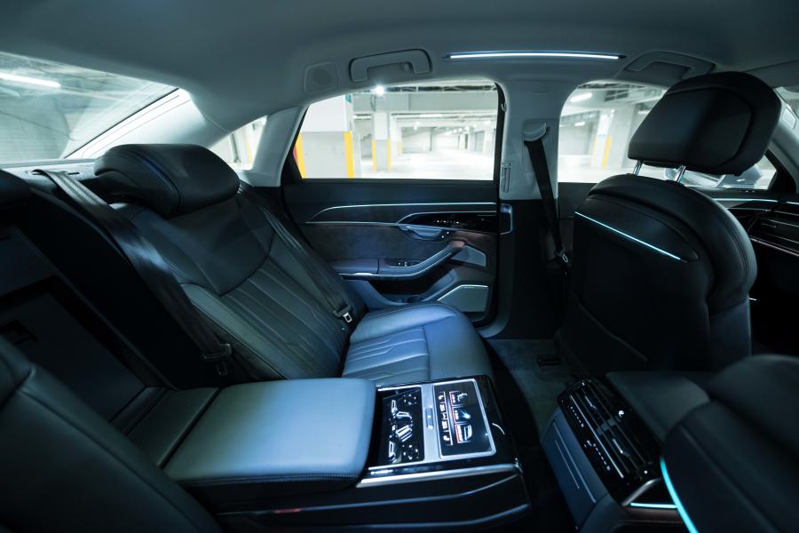 Интерьер Audi A8 55 TFSI Quattro (D5) 2018 года  (JP) (фото 16 из 21)